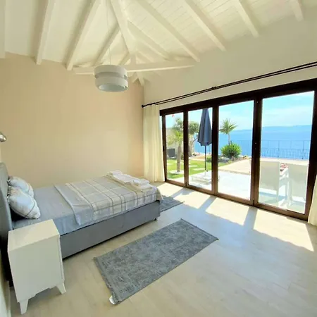 Located 3 Km From The Center Of بيت للعطل Çeşme